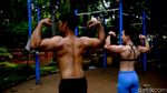 Bukan di Gym, Mereka Berotot di Taman Kota
