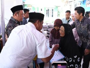Bupati Majalengka Salurkan Infak Hari Jadi untuk Warga Tak Mampu