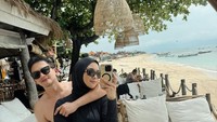 Duh, pasangan ini bikin iri deh.