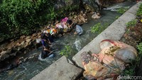 Kali dimanfaatkan warga untuk membersihkan bagian dalam perut hewan kurban atau jeroan, yang biasanya dianggap lebih kotor dibanding bagian lainnya. Arus air dianggap membantu membuang kotoran secara alami.