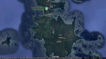 Inilah foto satelit Google Maps untuk Pulau Kawe, Raja Ampat. Tampak ada kerusakan di sisi utara pulau. PT Kawei Sejahtera Mining (KSM) terbukti membuka tambang di luar izin lingkungan dan di luar kawasan PPKH seluas 5 hektare di Pulau Kawe. Foto: Google Maps