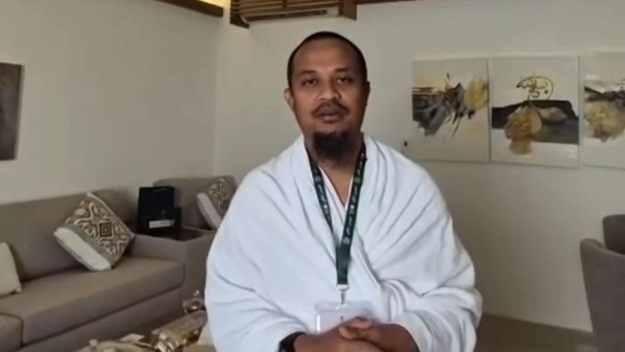 Gubernur Sulsel Andi Sudirman Sulaiman menunaikan ibadah haji tahun ini.