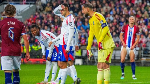 Soccer Football - World Cup - European Qualifiers - Group I - Norway v Italy - Ullevaal Stadion, Oslo, Norway -  June 6, 2025 Italys Gianluigi Donnarumma, Nicolo Rovella and Destiny Udogie react  Cornelius Poppe/NTB via REUTERS    ATTENTION EDITORS - THIS IMAGE WAS PROVIDED BY A THIRD PARTY. NORWAY OUT. NO COMMERCIAL OR EDITORIAL SALES IN NORWAY.