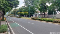 Kawasan Menteng memang sudah direncanakan sebagai area perumahan untuk para pejabat era kolonial Belanda yang kala itu pusat pemerintahannya ada di Weltevreden atau Lapangan Banteng. Menteng mulai dikembangkan sekitar tahun 1912 dan dirancang oleh arsitek sekaligus pendiri pengembang real estat NV de Bouwploeg, PAJ Moojen, yang kemudian disempurnakan oleh arsitek FJ Kubatz. Foto: Almadinah Putri Brilian/detikcom
