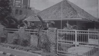 Ada beberapa tipe rumah yang ada di Menteng saat dibangun. Salah satunya rumah tipe Tosari yang umumnya ada di Jl. Kusumaatmadja hingga Jl. Sumenep. Rumah tipe Sumenep yang dibangun pada akhir 1930-an. Foto: via buku karya Adolf Heuken, Menteng Kota Taman Pertama di Indonesia