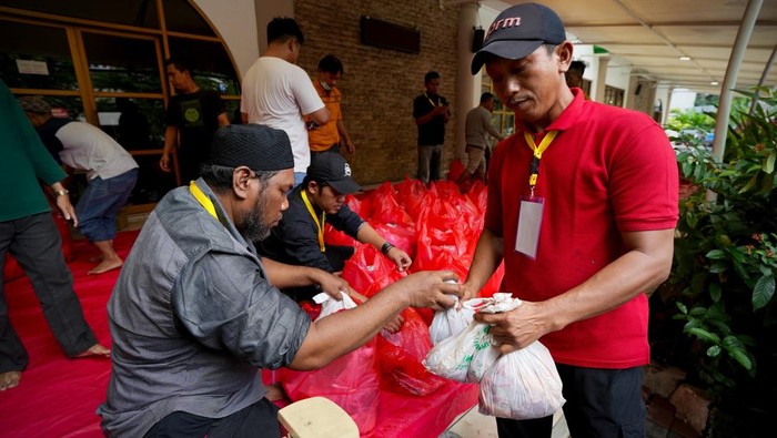 Kemensos Bagikan Lebih dari 1.000 Paket Daging Kurban