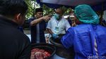Kurban Disembelih, Daging Dicek Sebelum Dibagikan