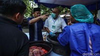 Pemeriksaan post mortem berfokus pada pengecekan organ dalam hewan kurban. Tujuannya untuk memastikan tidak ada tanda-tanda penyakit atau kelainan jaringan.