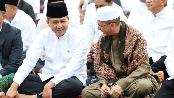 Menteri Transmigrasi M Iftitah Sulaiman Suryanagara