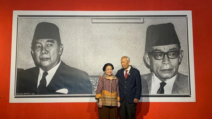 Momen Megawati bersama Guntur Soekarnoputra keliling Galeri Nasional Indonesia