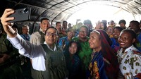 Selain meninjau pos militer, kedua menteri juga berdialog dengan Forkopimkab Nduga dan masyarakat setempat. Kegiatan ini mencerminkan sinergi nyata antar kementerian dalam menjaga kedaulatan dan stabilitas, khususnya di wilayah yang menghadapi tantangan keamanan strategis seperti Papua. (Dok. Biro Infohan Setjen Kemhan) Selain meninjau pos militer, kedua menteri juga berdialog dengan Forkopimkab Nduga dan masyarakat setempat. Kegiatan ini mencerminkan sinergi nyata antar kementerian dalam menjaga kedaulatan dan stabilitas, khususnya di wilayah yang menghadapi tantangan keamanan strategis seperti Papua. (Dok. Biro Infohan Setjen Kemhan)
