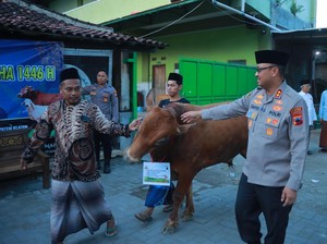Polres Klaten Salurkan 60 Hewan Kurban kepada Warga