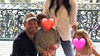 Lewat unggahan video di Instagram, Meghan membagikan momen mereka naik carousel, wahana air, gajah Dumbo the flying Elephant, hingga bertemu Disney Princess. Foto: Instagram/@meghan