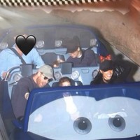 Dalam video, Meghan menutupi wajah Archie dan Lilibet dengan emoji bentuk hati, atau mengambil foto mereka dari belakang untuk menjaga privasi mereka yang masih berusia di bawah umur. Foto: Instagram/@meghan