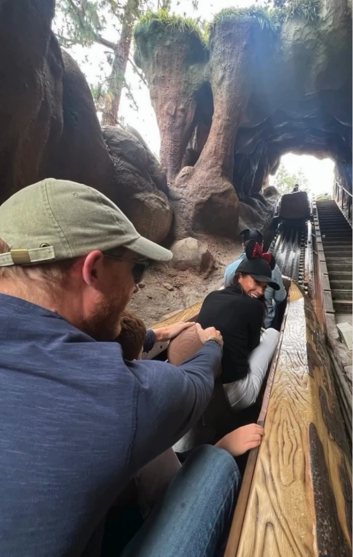 Pangeran Harry dan Meghan Markle di Disneyland Pangeran Harry dan Meghan Markle di Disneyland.