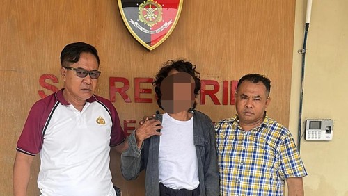 SYA (tengah) berhasil ditangkap polisi setelah membunuh istrinya YU alias SRI.