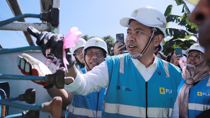 Pemkab Jember & PLN Mulai Pasang Ratusan Tiang Listrik