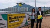 Meituan Keeta resmi meluncurkan rute pertama layanan pengantaran makanan menggunakan drone di Hong Kong pada 6 Juni 2025. Acara ini dihadiri Wakil Presiden Meituan Mao Yinian dan Sekretaris Pembangunan Hong Kong Michael Wong Wai-lun. (Chen Yongnuo/China News Service/VCG via Getty Images)
