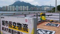 Rute perdana ini menghubungkan Hong Kong Science Park di Sha Tin dengan Ma On Shan Promenade. Pengiriman melalui drone hanya memakan waktu sekitar lima menit. (Chen Yongnuo/China News Service/VCG via Getty Images)