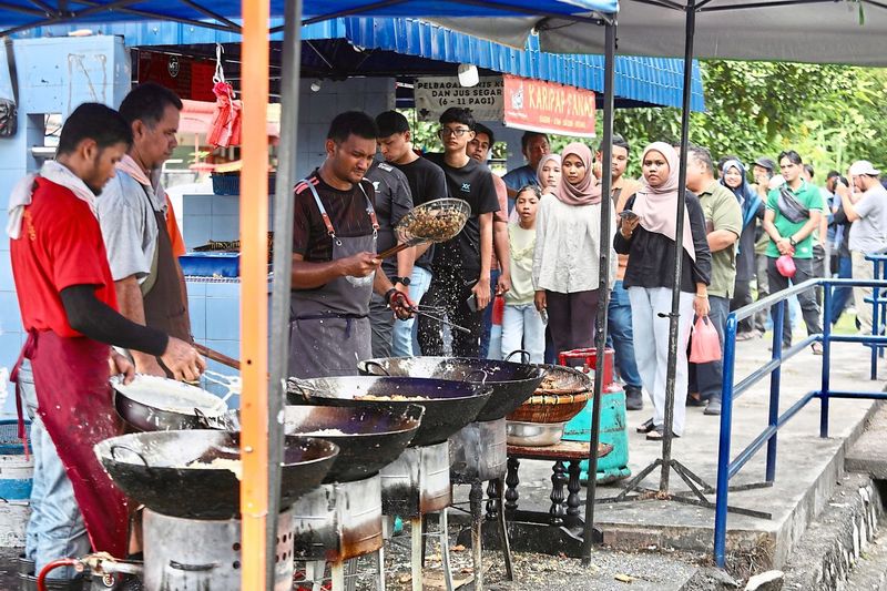 kisah penjual pisang goreng yang sukses selama 3 dekade