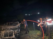 Galak! Pemilik Vila Bakar Mobil Orang yang Parkir Sembarangan di Jalan