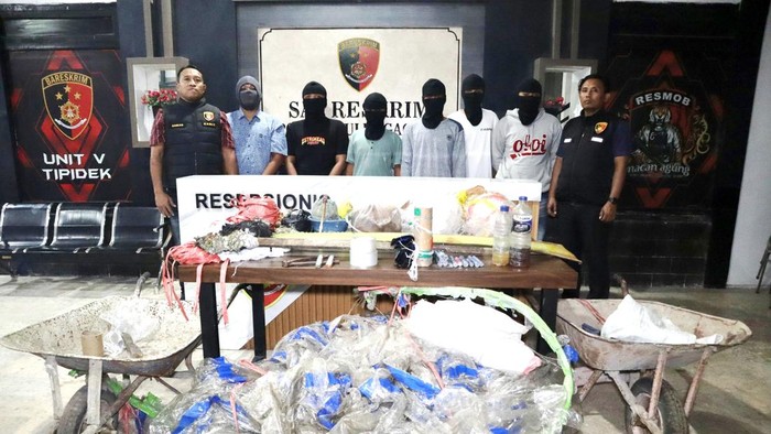 Polres Tulungagung amankan 6 remaja yang terbangkan balon udara