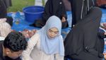 Ria Ricis dan Moana Saksikan Proses Penyembelihan Kurban Sapi Miliknya