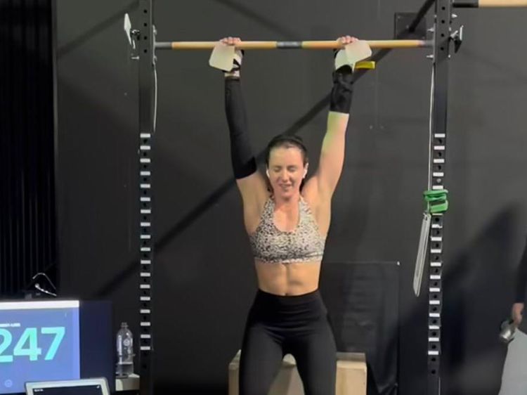 Nggak Main-main! Wanita Ini Sukses Lakukan 7 Ribu Pull-Up dalam 24 Jam