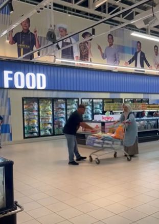 Heboh! Suami Ngamuk di Supermarket Marahi Istri yang Belanja Banyak