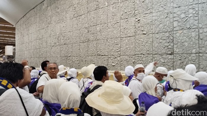Berapa Jumlah Kerikil Lempar Jumrah yang Dibutuhkan Jemaah Haji?