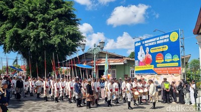 Dikawal Prajurit Keraton Jogja, Ini Momen Arak-arakan Gunungan Garebeg Besar