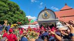 Dikawal Prajurit Keraton Jogja, Ini Momen Arak-arakan Gunungan Garebeg Besar