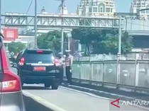 Video Polisi soal Viral Mobil Dinas Pejabat Masuk Jalur TransJ: Ter-capture E-TLE