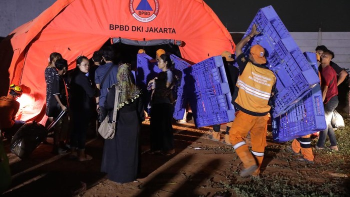 Tenda pengungsian warga terdampak kebakaran.