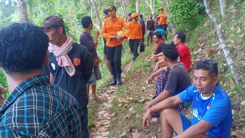 Tim SAR gabungan melakukan pencarian lansia yang hilang di Desa Seraya, Karangasem, Bali, Sabtu (7/6/2025). (Foto: Dok. Polres Karangasem)