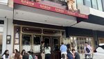 Viral di Gading Serpong! Ayam Afrika Gurih Disajikan dengan Pisang Bakar