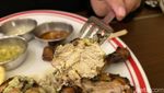 Viral di Gading Serpong! Ayam Afrika Gurih Disajikan dengan Pisang Bakar