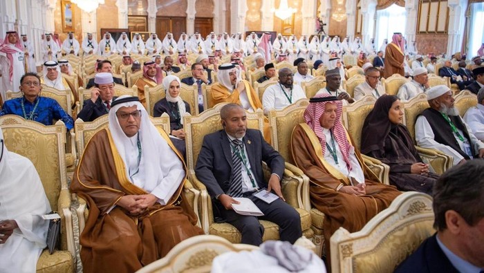 Wakil Ketua Dewan Pers Totok Suryanto (berbatik biru) hadiri undangan khusus Raja Salman