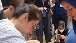 Wow! Dewi Persik Kurban 17 Ekor Sapi dan Ikut Potong Daging