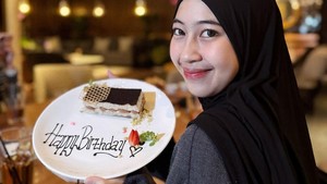 7 Juni 2025 usia Adiba Khanza bertambah. Kini anak Ummi Pipik dan Ustaz Jefri Al Buchori itu berusia 25 tahun. Dok. Instagram Ummi Pipik dan Egy Maulana