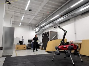 Video: Canggih! Robot AI Latihan Bulu Tangkis Lawan Manusia