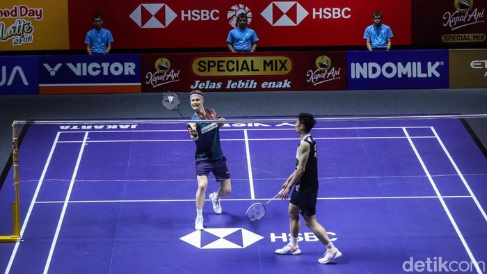Antonsen Tumbangkan Chou Tien Chen, Juara Indonesia Open 2025 Anders Antonsen meluapkan emosinya usai mengalahkanΒ tunggal putra Taiwan Chou Tien Chen pada babak final Kapal Api Indonesia Open 2025 di Istora Senayan, Jakarta, Minggu (8/6/2025). Anders Antonsen menjadi juara Indonesia Open 2025 usai menang dengan skor 22-20, 21-14.