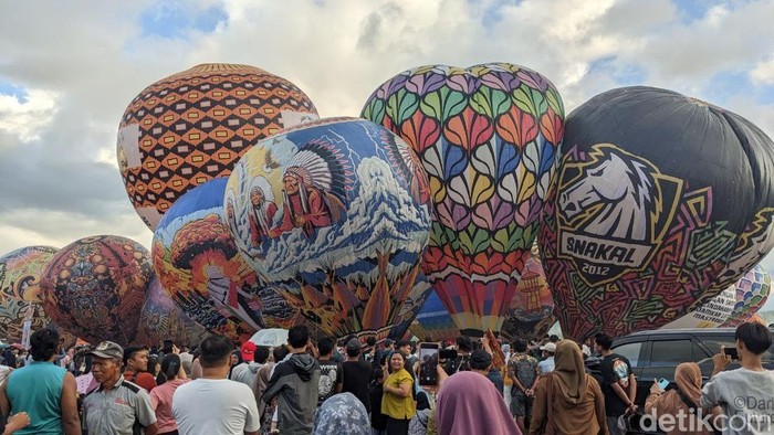 Balon Udara Meriahkan Festival di Tulungagung