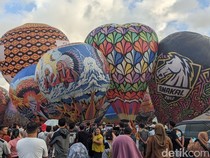 Warna-warni Balon Udara Ramaikan Festival di Tulungagung