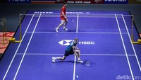 Ia berhasil menumbangkan unggulan kedua asal China, Shi Yu Qi, dalam pertandingan sengit yang berlangsung tiga gim.