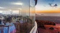 Pasalnya, restoran ini berada tepat di atas gunung berapi. Bangunannya gagah di atas ketinggian dengan hamparan tanah panas yang luas. Foto: Istimewa