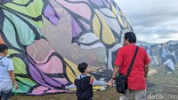 Meski demikian, para peserta dan masyarakat mengaku senang dan puas karena bisa berpartisipasi dan melihat langsung (Foto: Adhar Muttaqin/detikJatim)