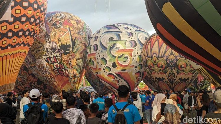 Potret Kemeriahan Festival Balon Udara di Tulungagung