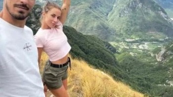 Pada saat-saat terakhir sebelum ia terjatuh, Andrea Mazzetto dan rekannya mengambil foto ini. Beberapa detik kemudian, saat berusaha keras untuk mengambil ponselnya yang terjatuh, ia kehilangan keseimbangan dan jatuh lebih dari 183 meter. Foto: Historicfix