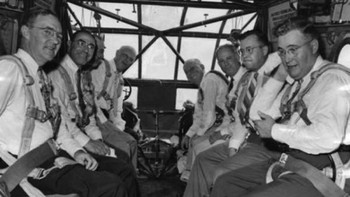 Pada tanggal 1 Agustus 1943, sebuah kecelakaan tragis terjadi tak lama setelah lepas landas ketika sayap kanan pesawat layang yang membawa William Becker, Wali Kota St. Louis, dan sembilan pejabat tinggi lainnya patah. Hal ini mengakibatkan tewasnya kesepuluh orang di dalamnya. Foto: Historicflix